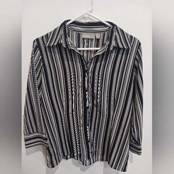 3 for $26 - Croft & Barrow Buttons Up Blouse. - Picture 1 of 7